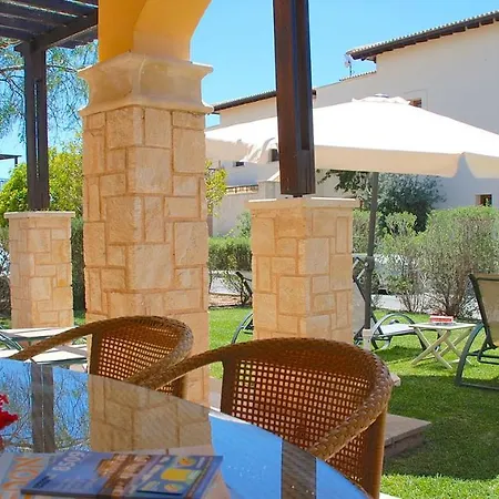 Daire 3 Bedroom Prometheus With Garden, Aphrodite Hills *